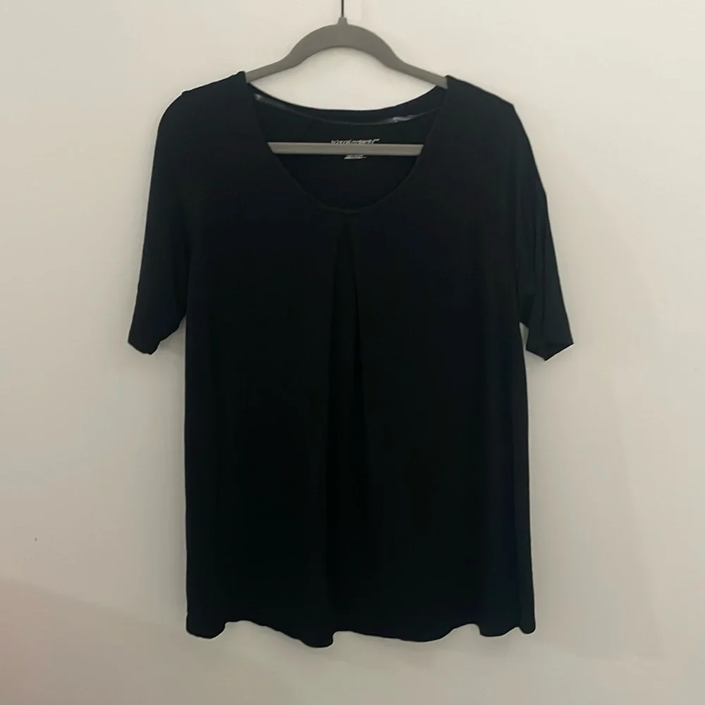 Liz Lange Maternity Black Crochet Accent Tee Size Large - Picture 1 of 6